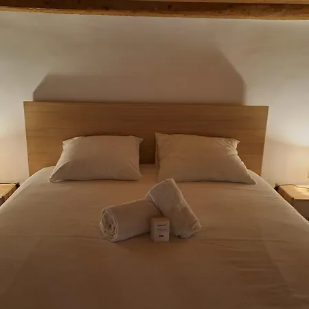 Spacious Completely Renovated Right In The Center * ليون