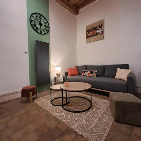 Apartment Spacious Completely Renovated Right In The Center Lyon