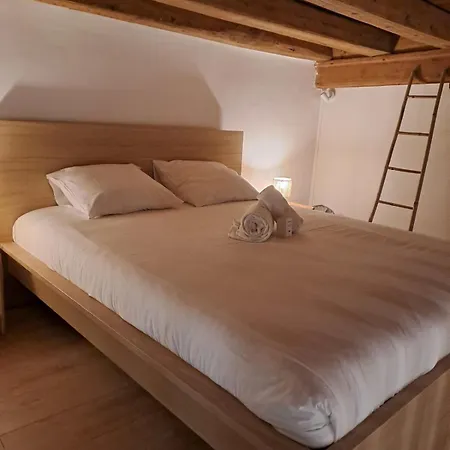 Διαμέρισμα Spacious Completely Renovated Right In The Center